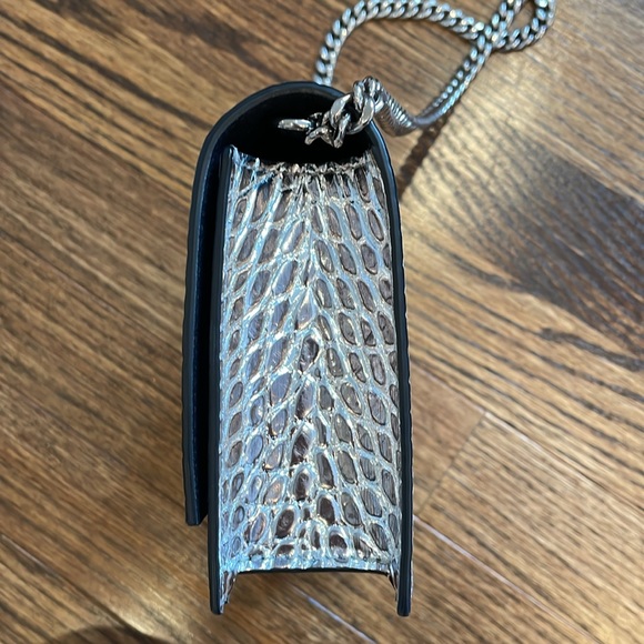Alexander McQueen Silver Croc Wallet on a Chain - Picture 6 of 9